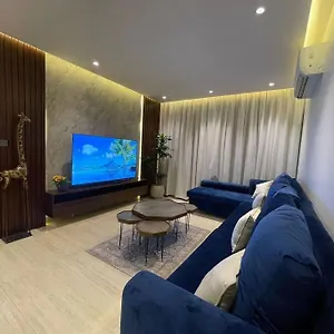 شقة فاخرة 3 غرف نوم موقف خاصa5 شقة *